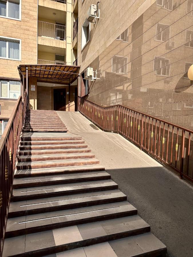 Жк Молодежный В Центре Алматы الماتي المظهر الخارجي الصورة